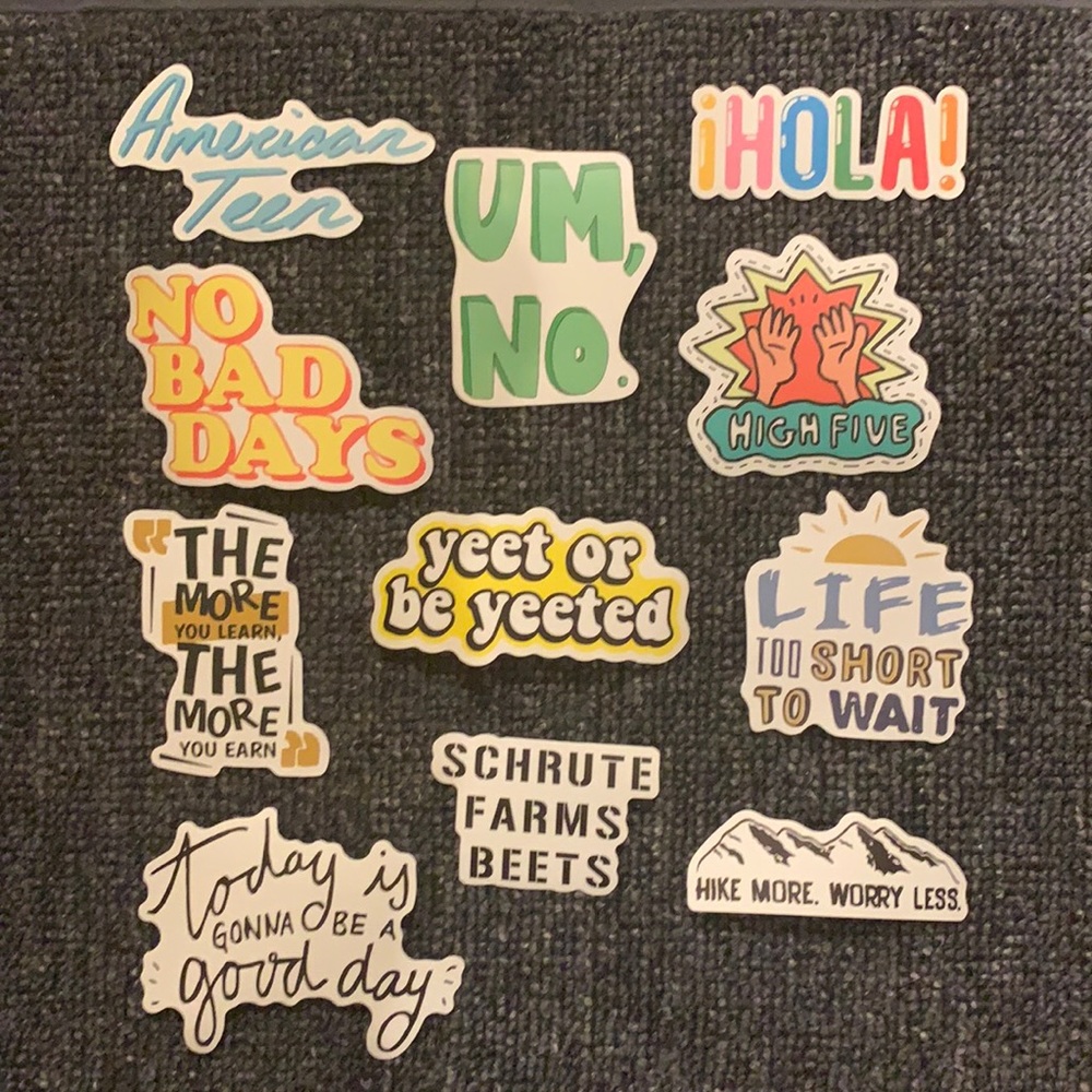 Pack of 11 stickers (quotes)